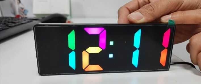 Цифровые часы , новые ,разноцветные
