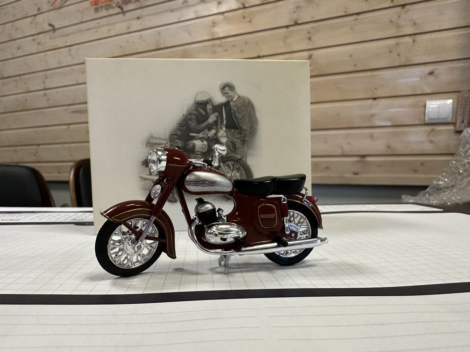 Model Jawa 354 (1:24)