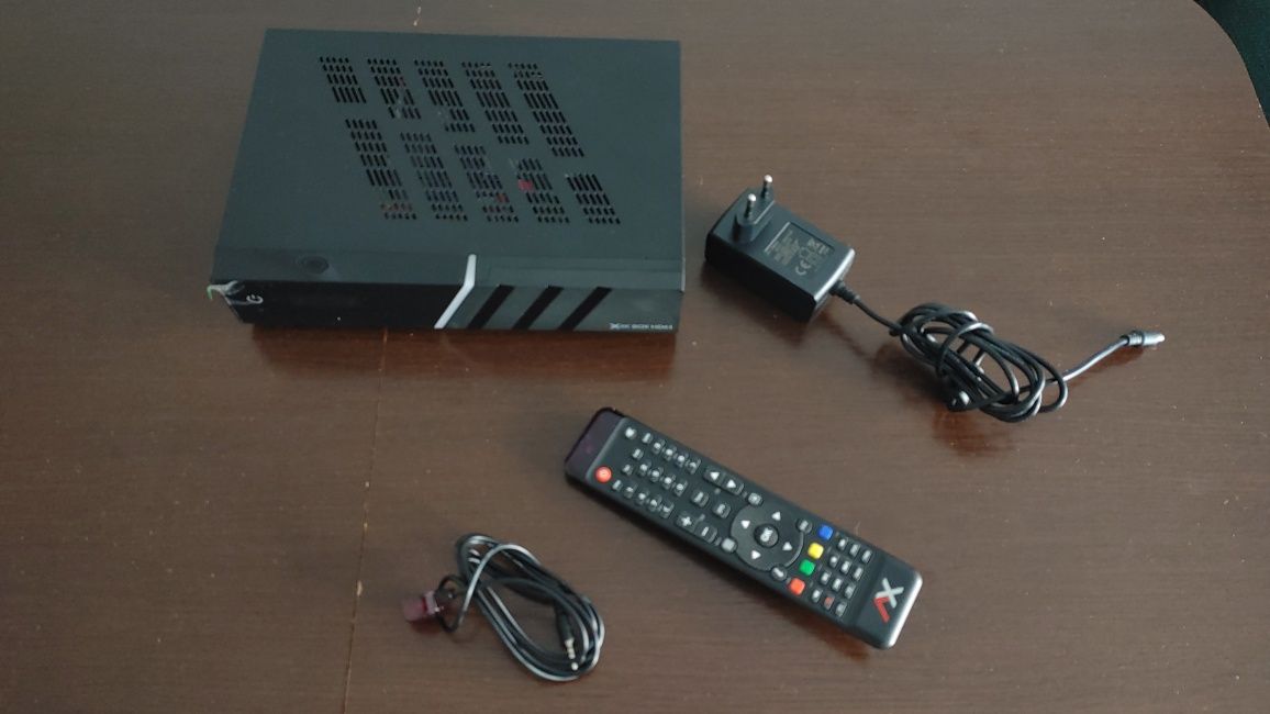 Tuner Opticum AX HD61 4H UHD Twin 2xDVB-S2X 2xCI 1xCA Linux Enigma2