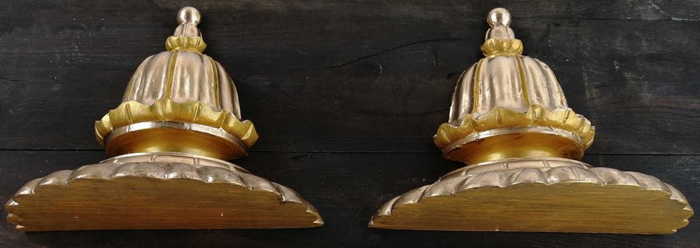 par de antigas peanhas para santos