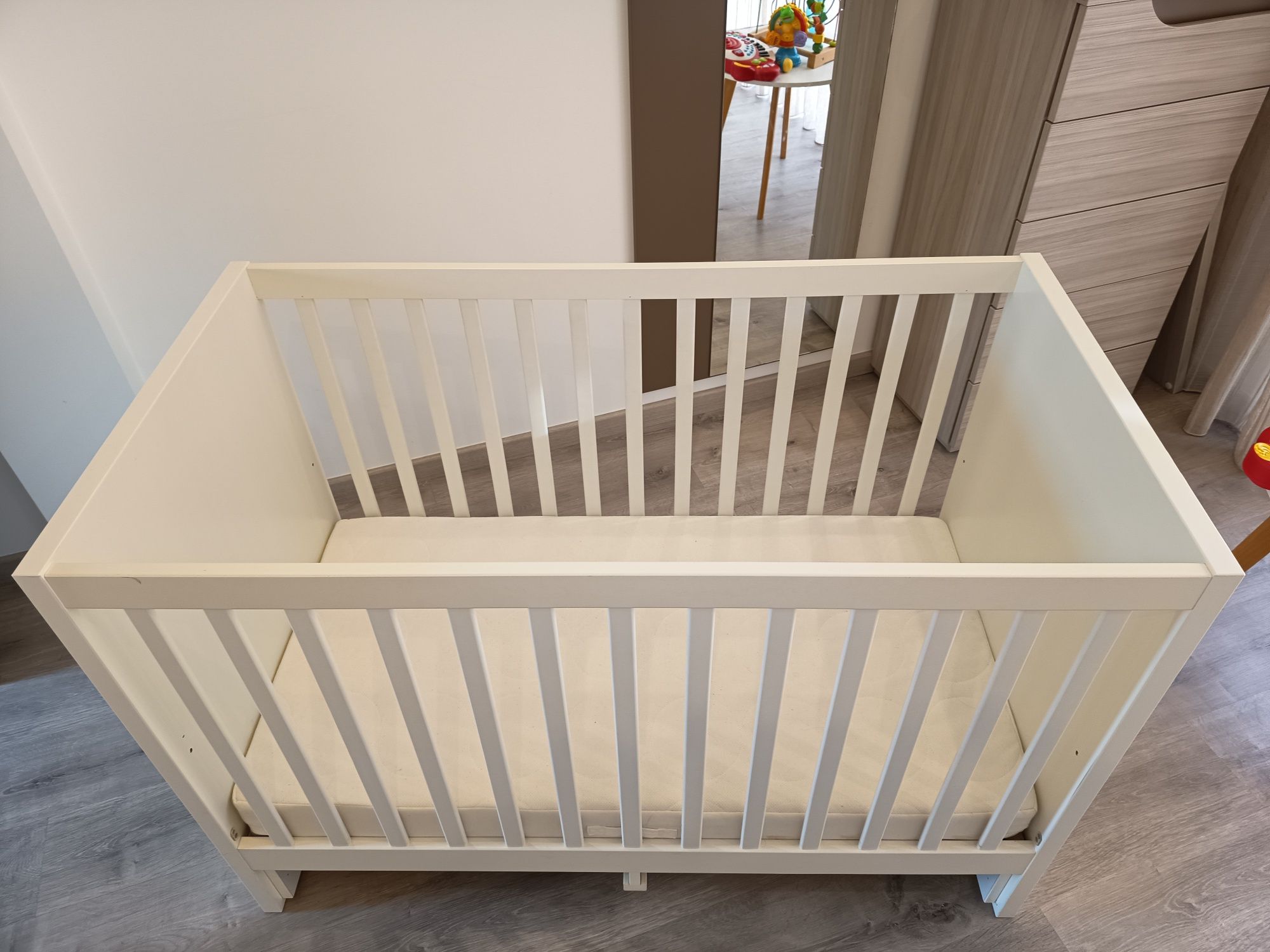 Cama bebé IKEA e colchão