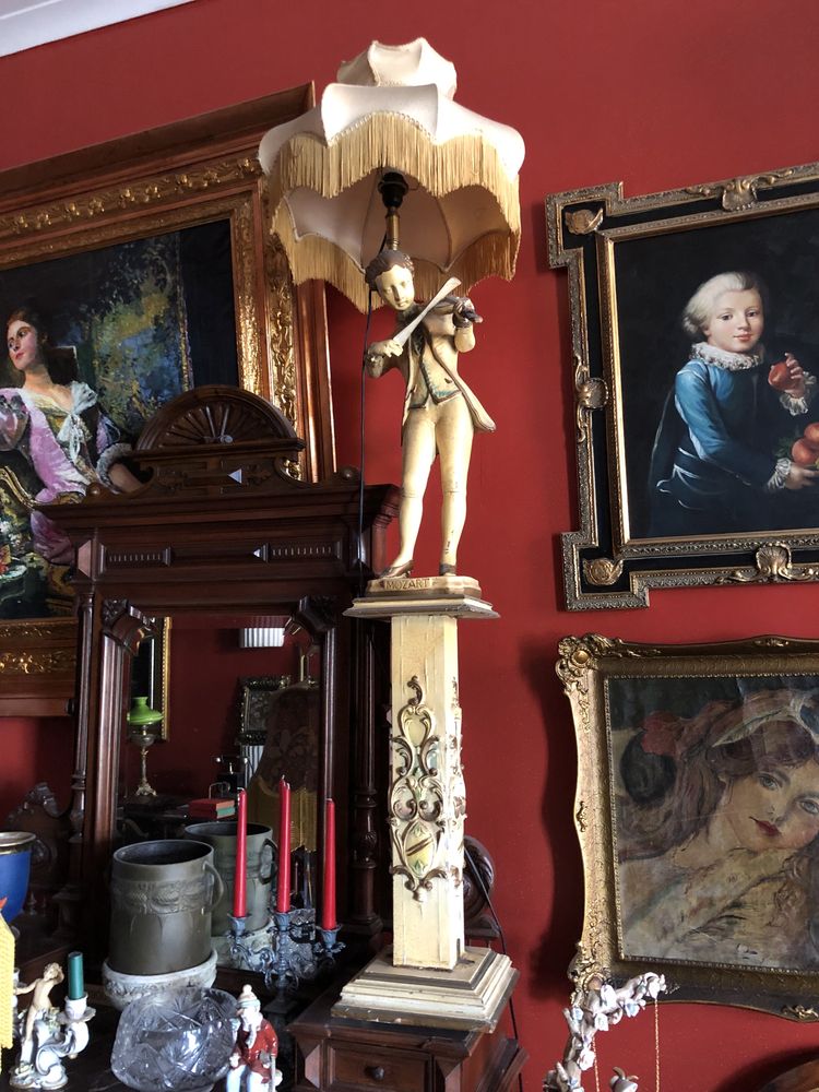 Lampa drewniana z rzeźbą skrzypka