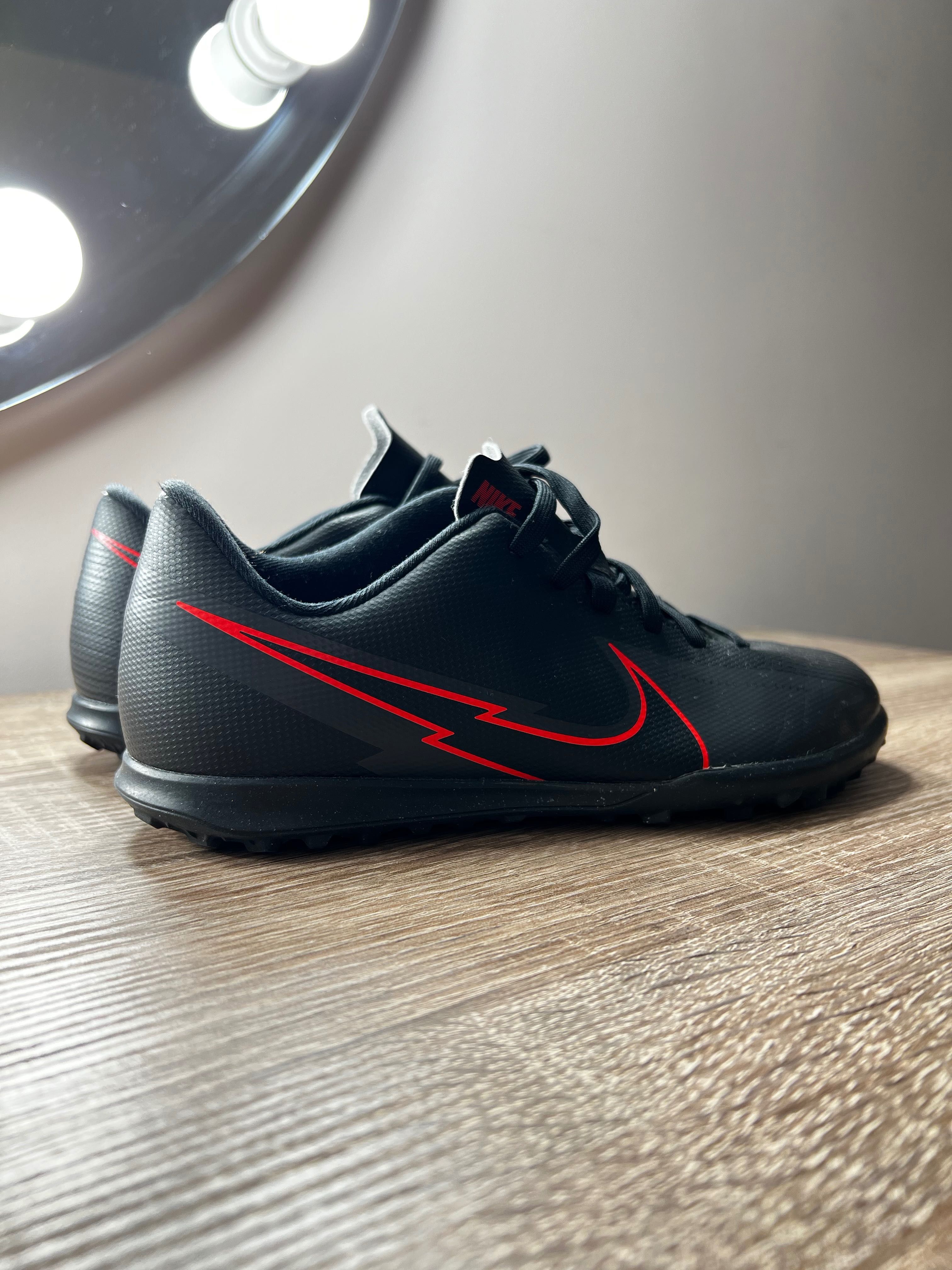 Кросівки для бігу та спору Nike 36
