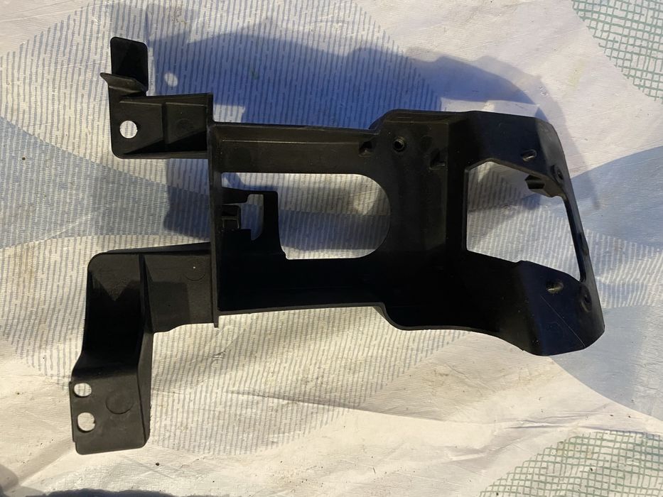 Mocowanie spryskiwacza reflektora prawego Mazda 5