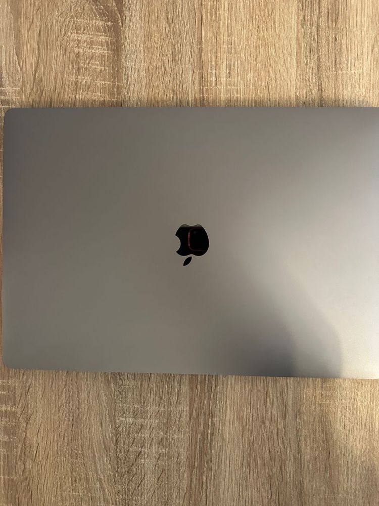 Macbook pro 16" 16gb 512gb