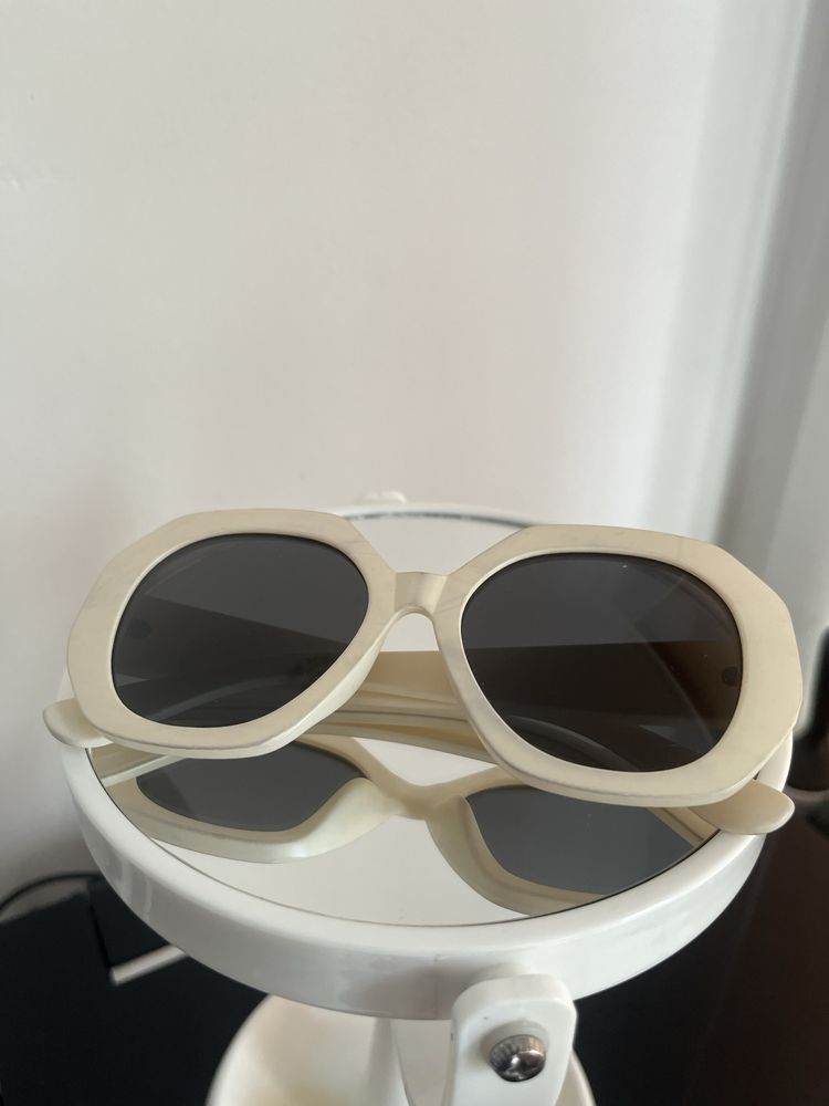 Kremowe okulary przeciwsłoneczne reserved