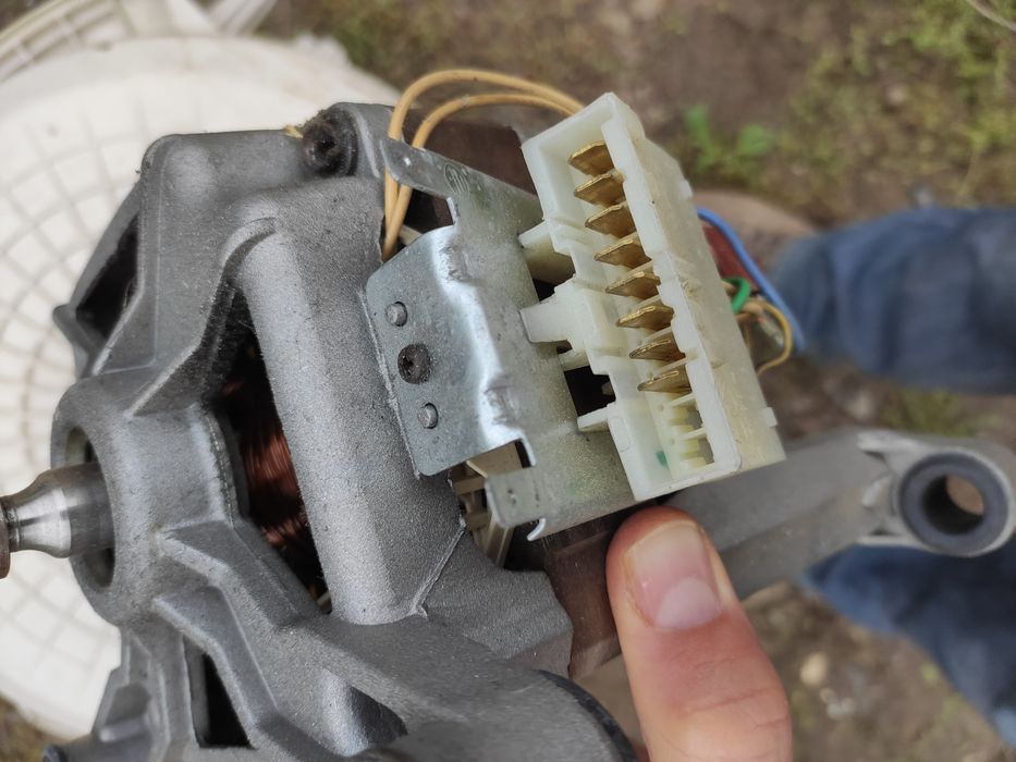 Двигатель на стиральную машину Ardo 105