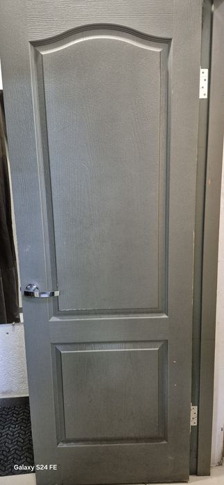 Двері міжкімнатні, матеріал  дсп, у гарному стані