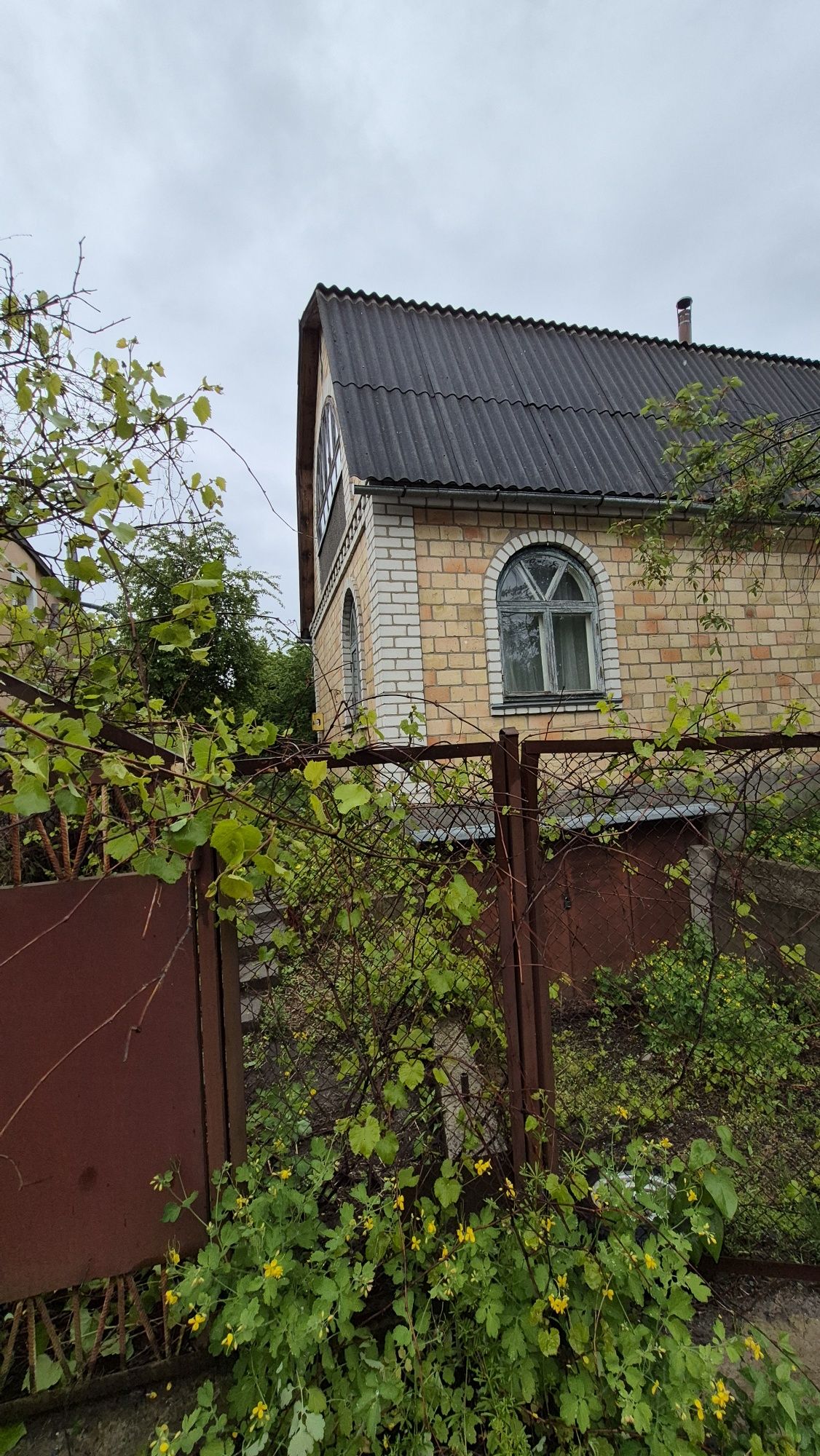 Пороскотень-продам дачу в кооперативі оточеному лісом!