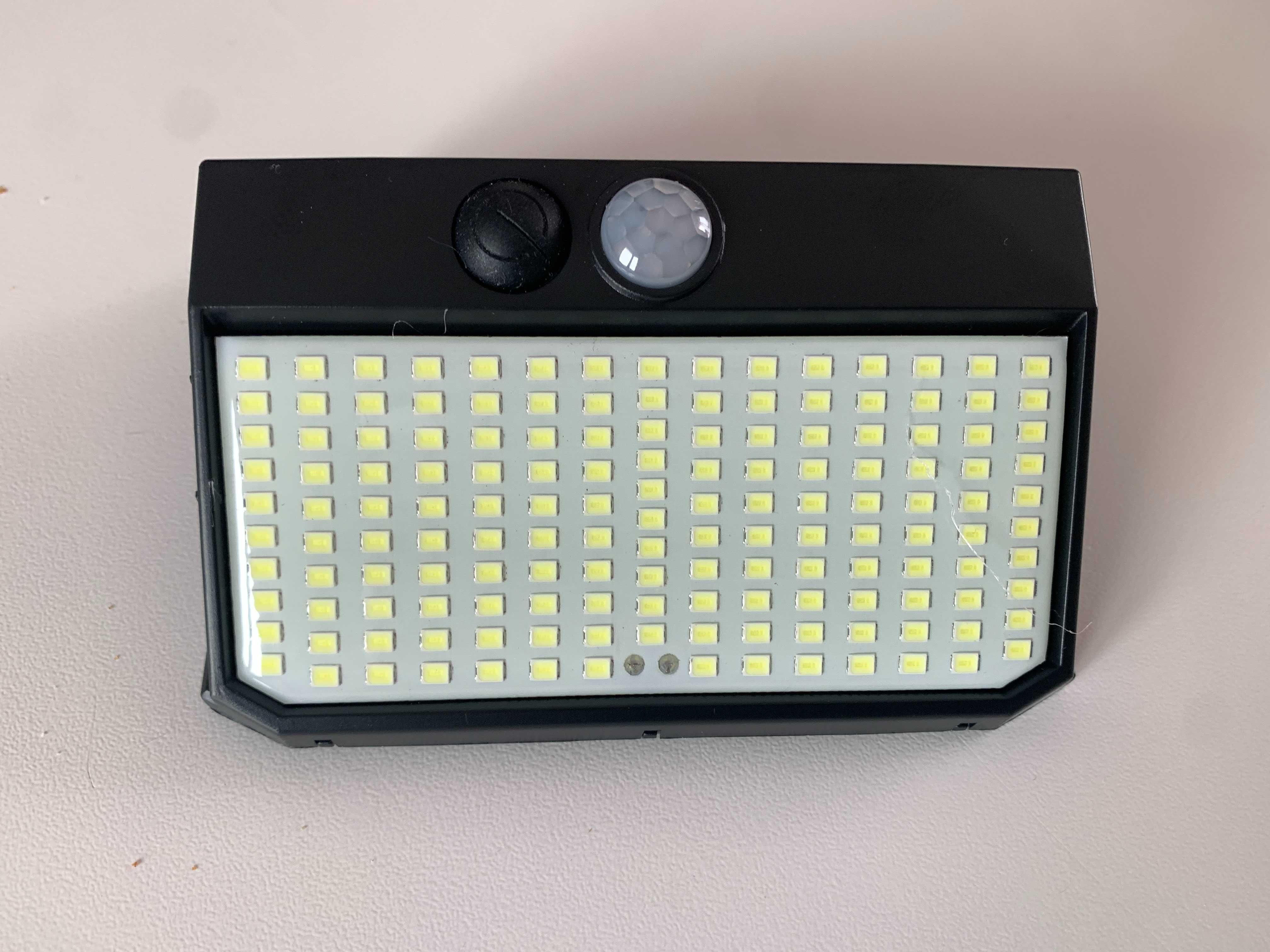 2 candeeiros solares para exterior IP65 com sensor movimento a estrear