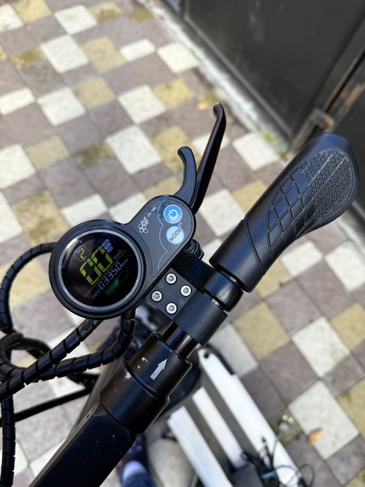 Самокат електричнийв гарному стані JX 168