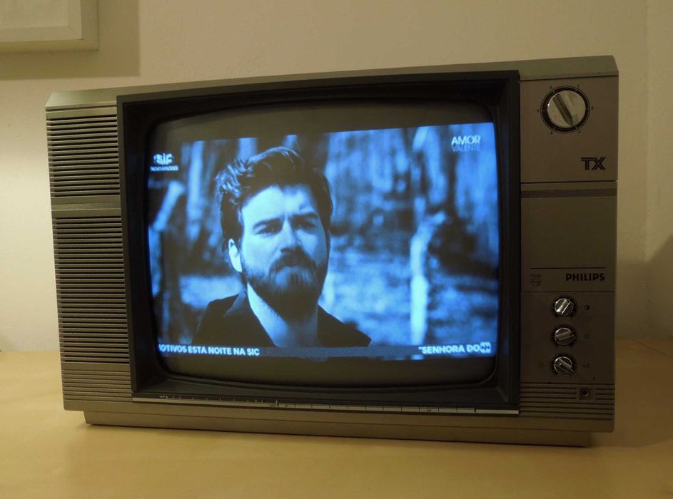 Televisor vintage ano 1984 - Philips TX 14''- 35cm preto e branco