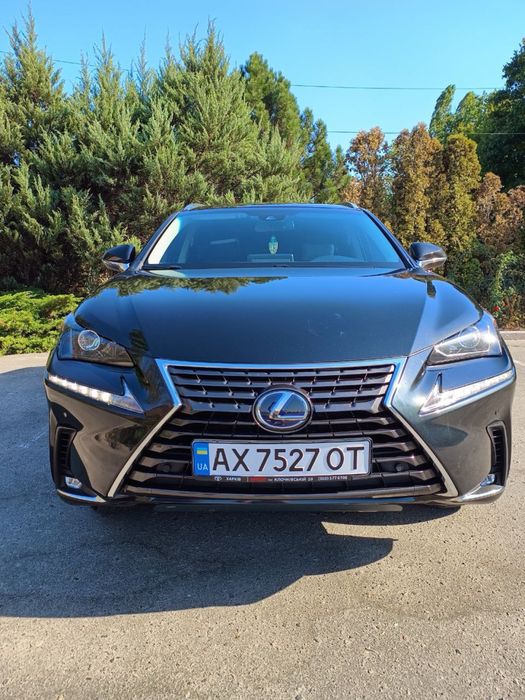 Продаю Lexus nx 300h