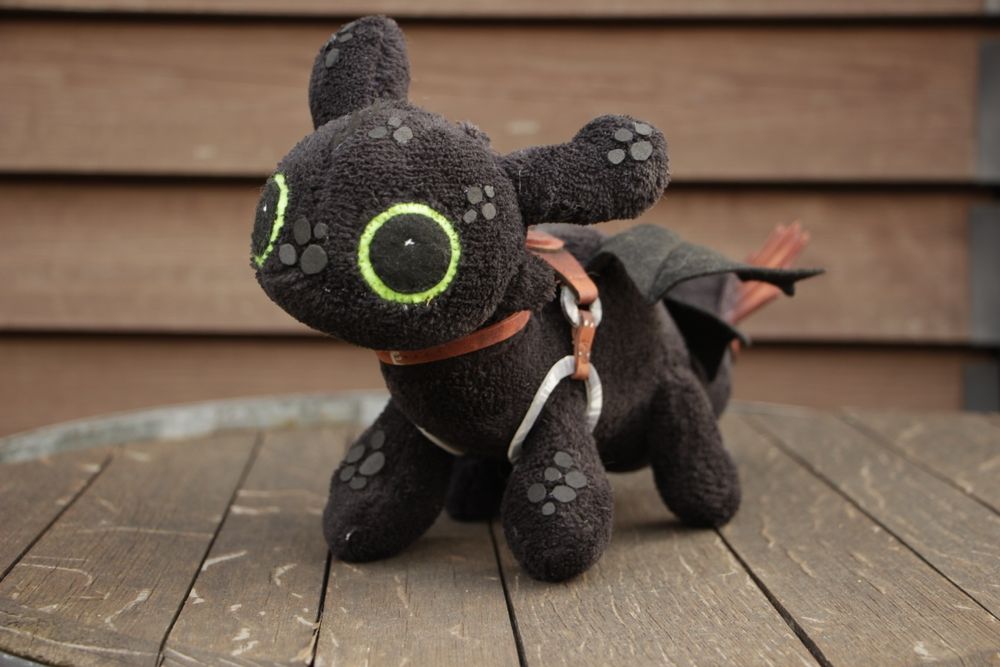 Jak wytresować smoka Szczerbatek maskotka How to train your dragon