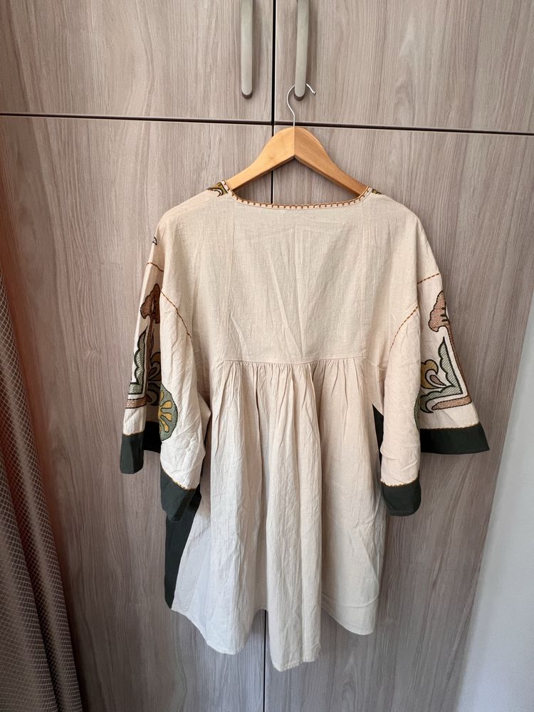 Сукня ZARA бежевого кольору