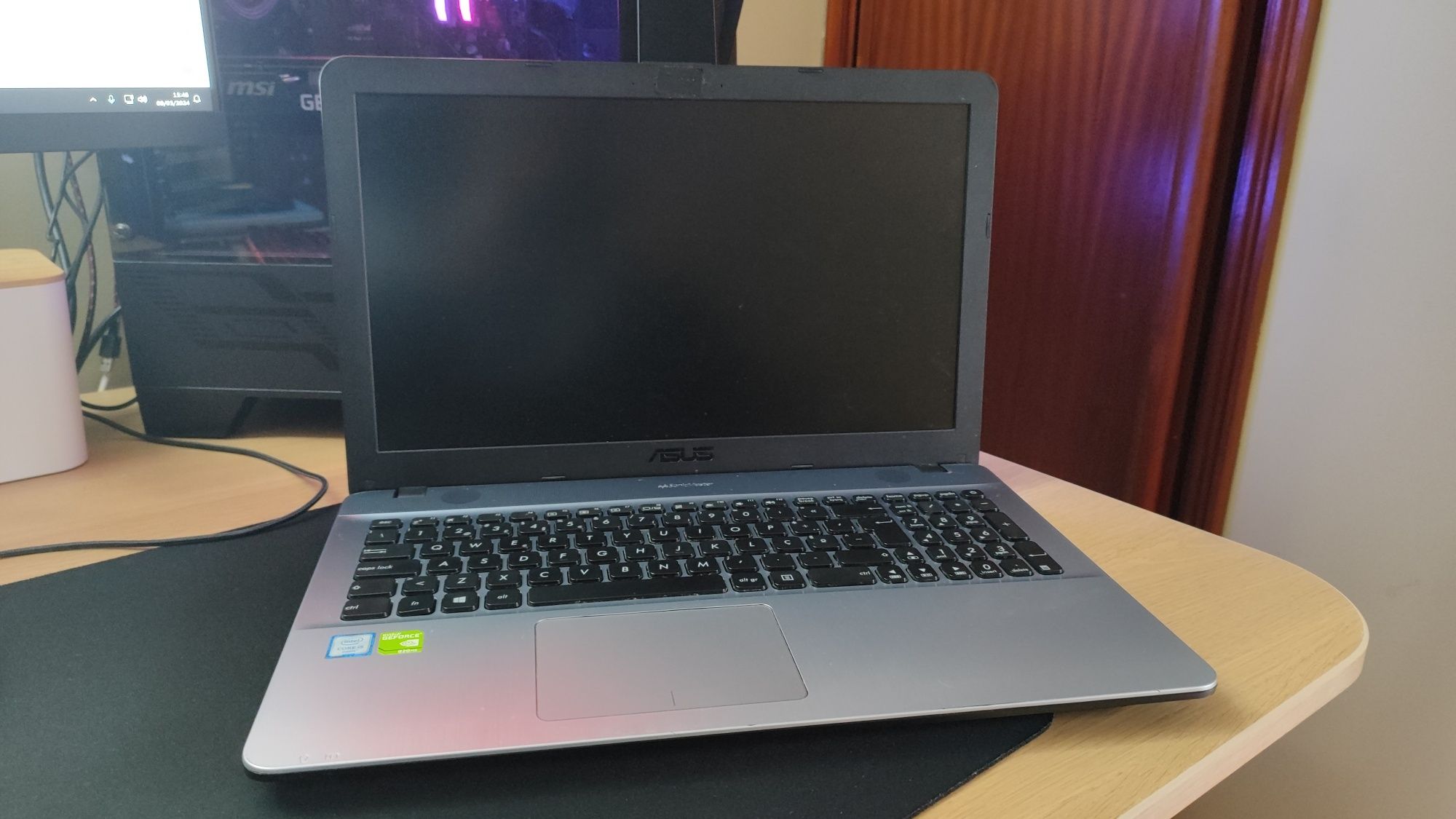 ASUS F541U Portátil 4gb/930gb/i5/Nvidia 920MX