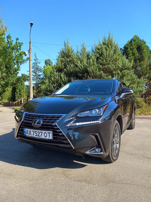 Продаю Lexus nx 300h