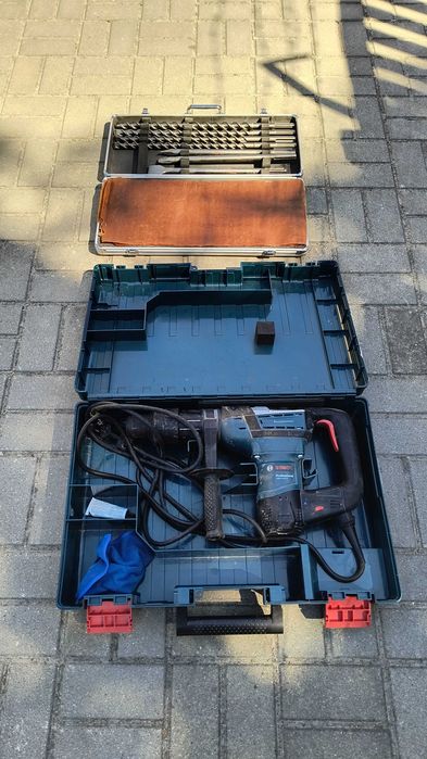 Sprzedam młot udarowy Bosch + zestaw wierteł