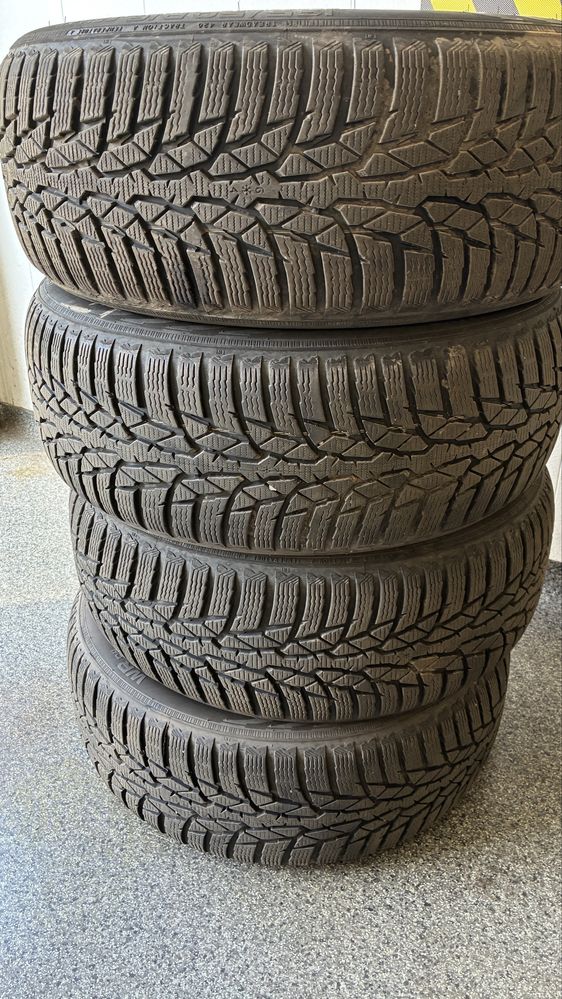 Komplet opon zimowych Nokian 195/50 R16 88H XL