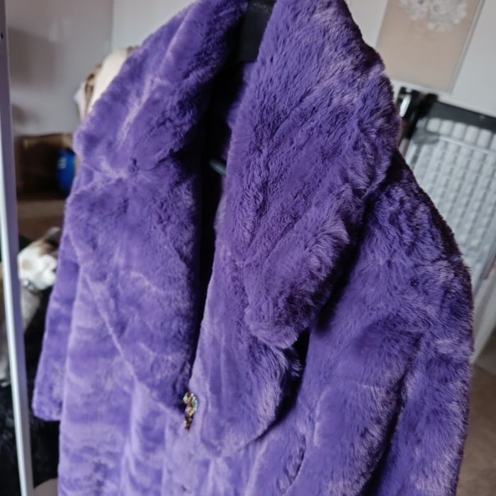 Casaco NOVO de pelo XL Roxo