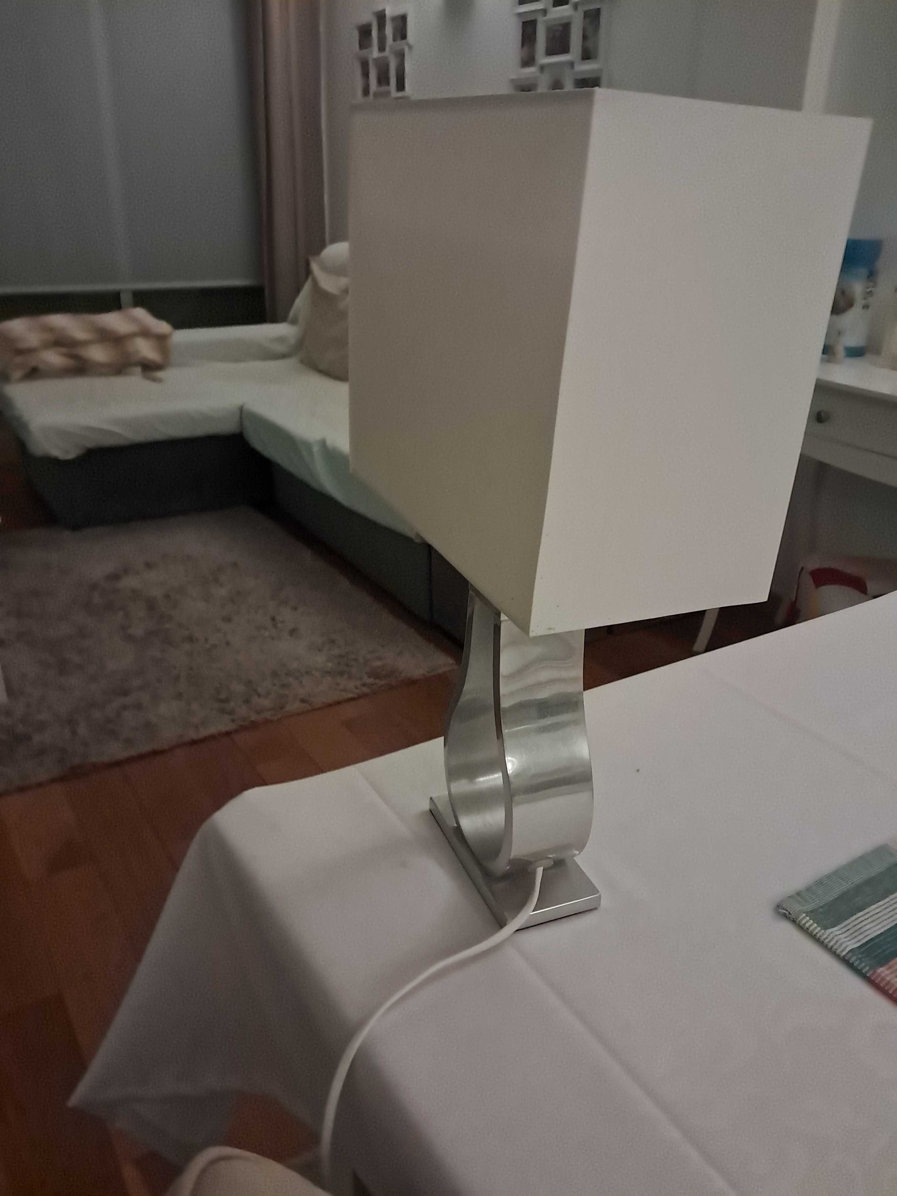 Candeeiro de mesa