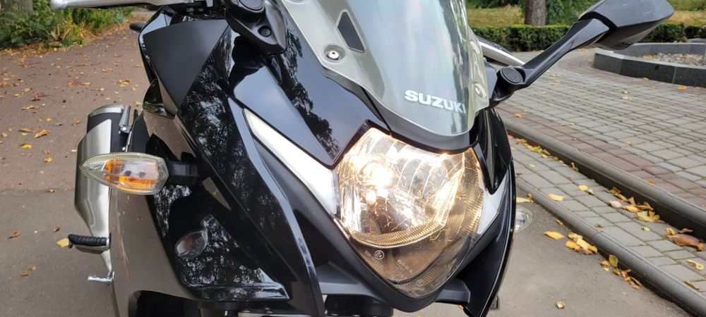 Suzuki GSX 250R, Сузукі GSR мото.