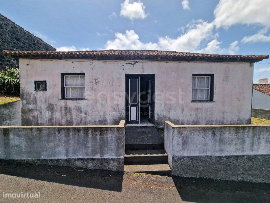 Moradia para Recuperar na Calheta do Nesquim, Lajes do Pico