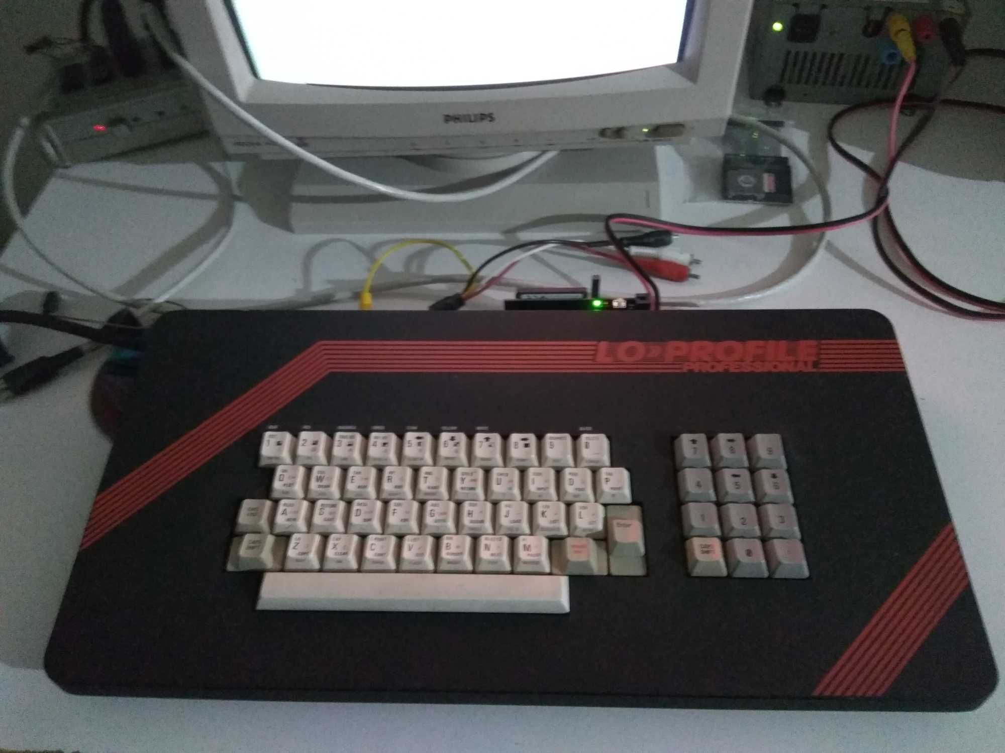 ZX Spectrum 48k com teclado profissional