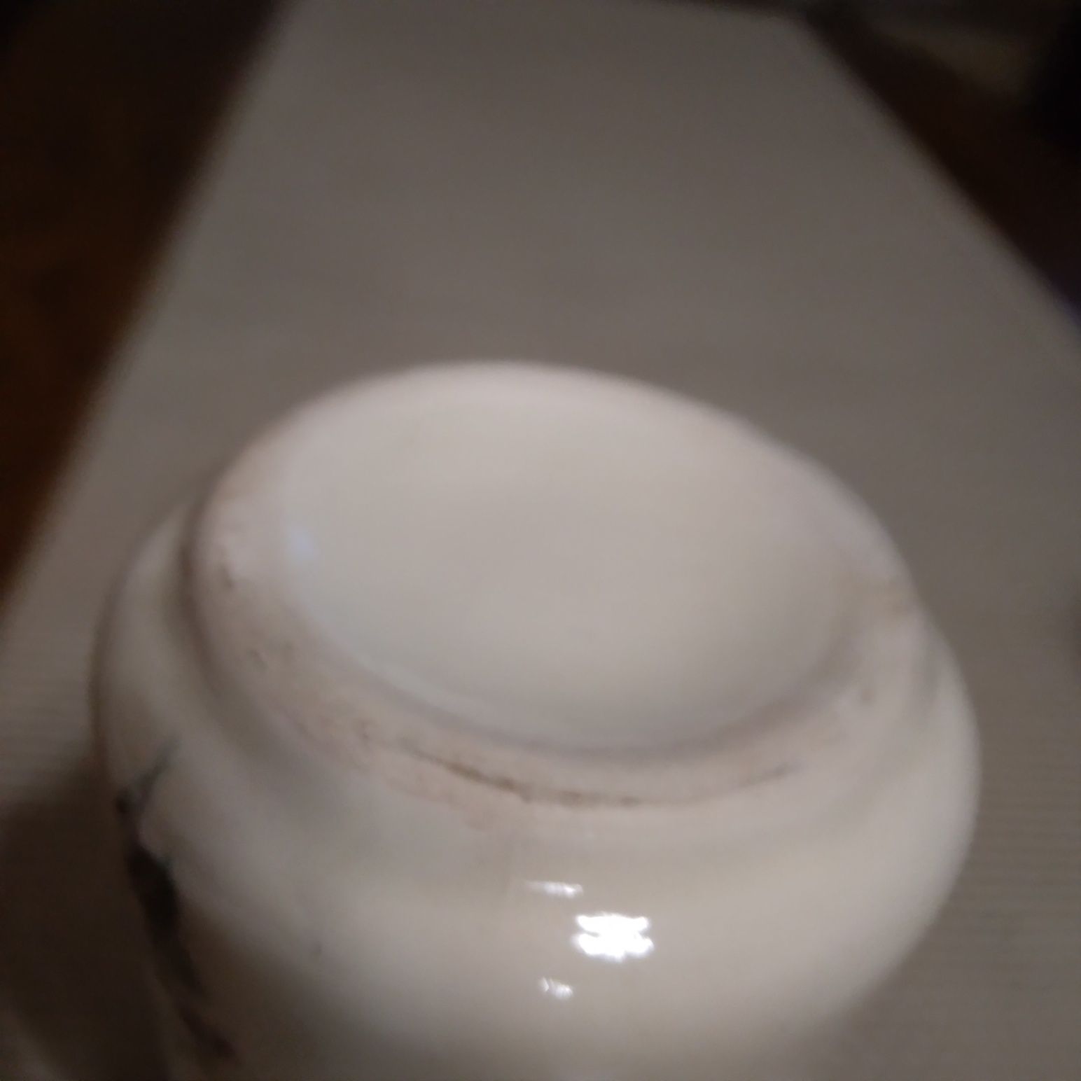 Stary wazonik w kolorze ecru - porcelana