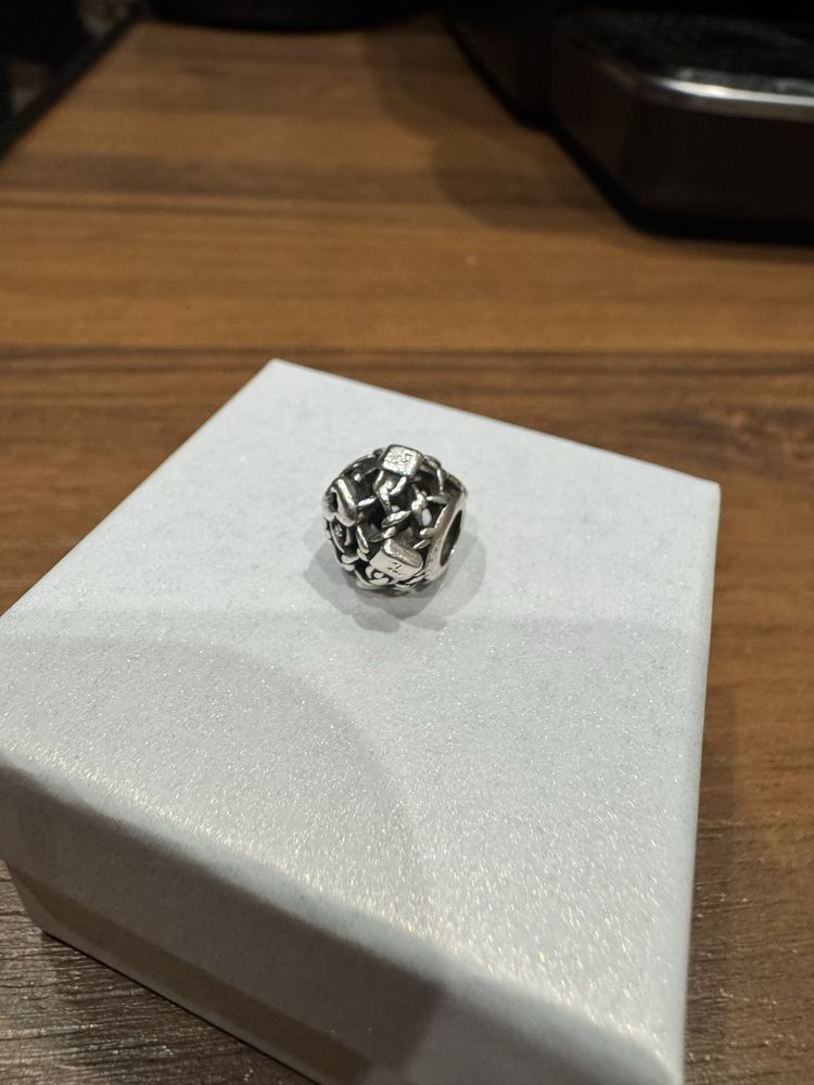 Używany charms Pandora