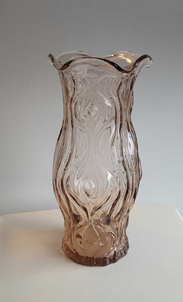 Szklany wazon z falbanką łososiowy