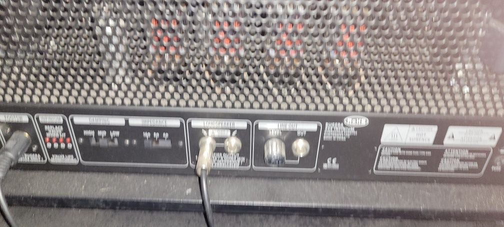 Wzmacniacz gitarowy i kolumna