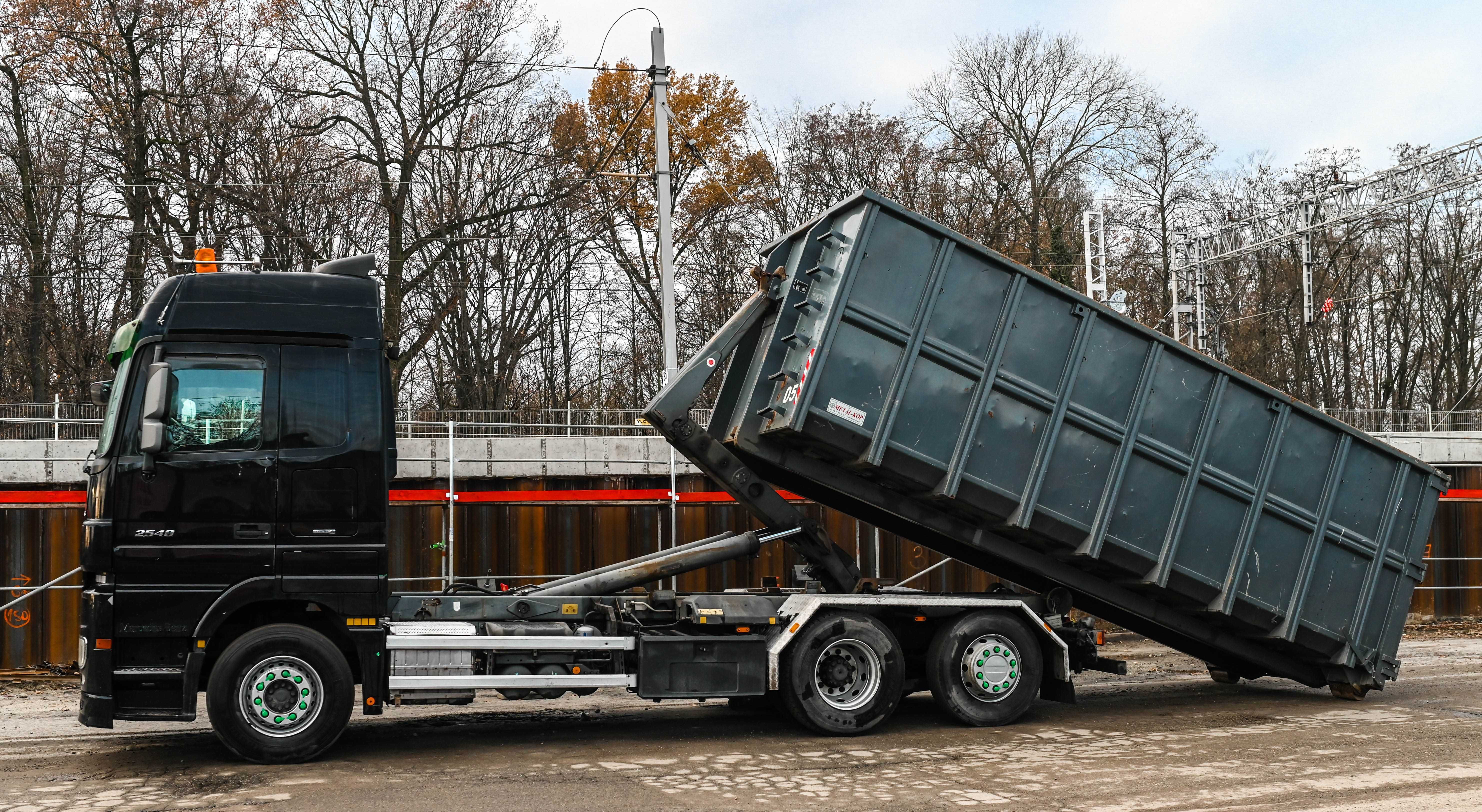 IRON METAL - Skup złomu z dojazdem do klienta - Transport HDS