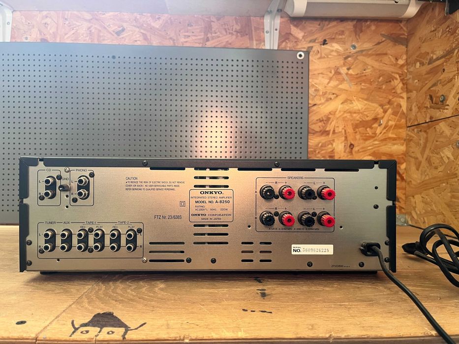 Wzmacniacz Onkyo Integra A-8250