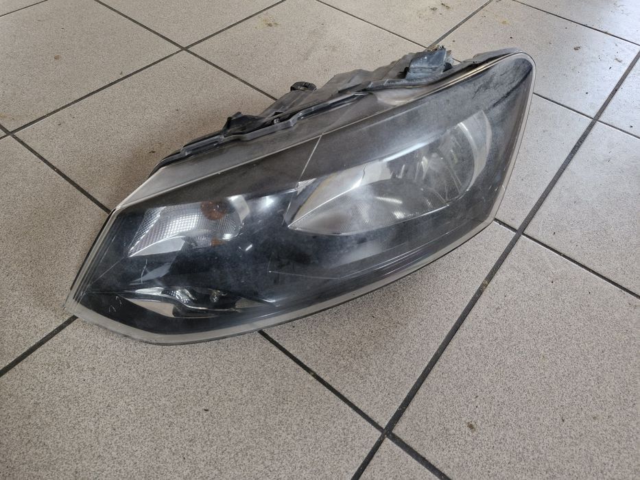 Lampa lewa vw polo 6r