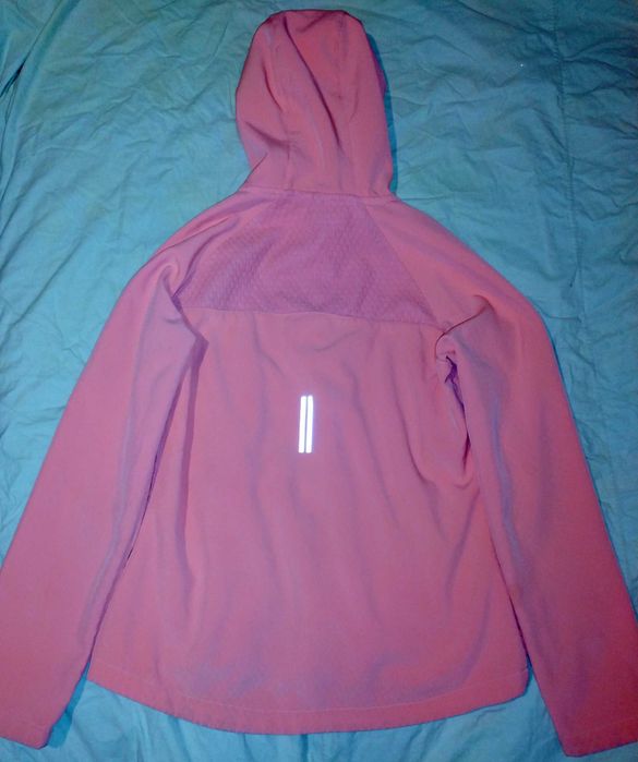 Куртка кораллового цвета со светоотражающими элементами