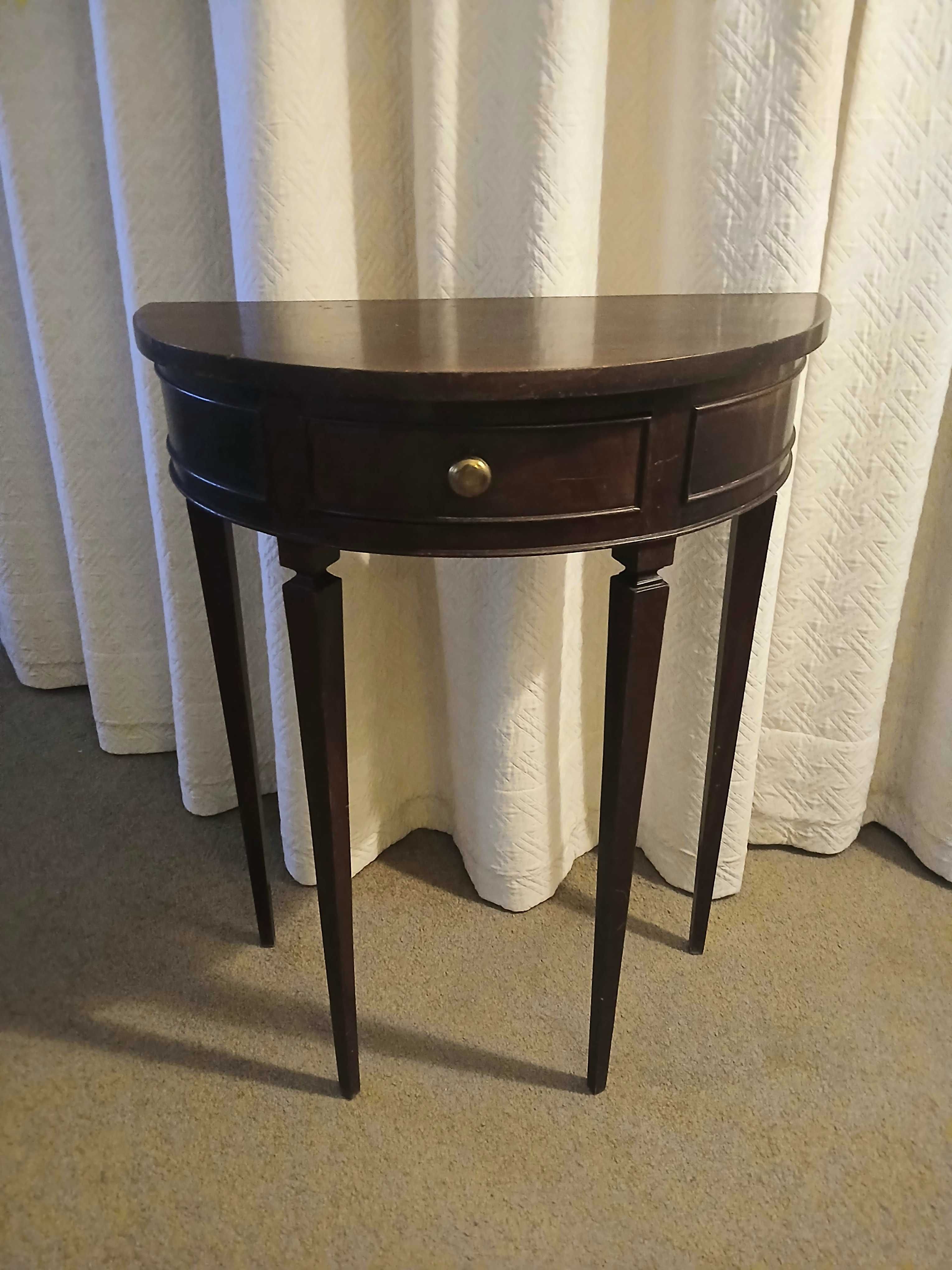 Mesa antiga, meia lua
