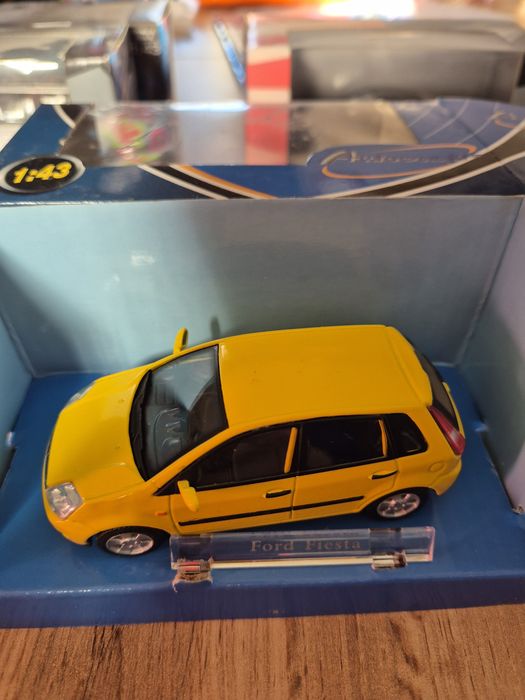 Ford fiesta 1:43 hongwell cararama