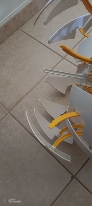 Candeeiro IKEA PS2014 amarelo e branco