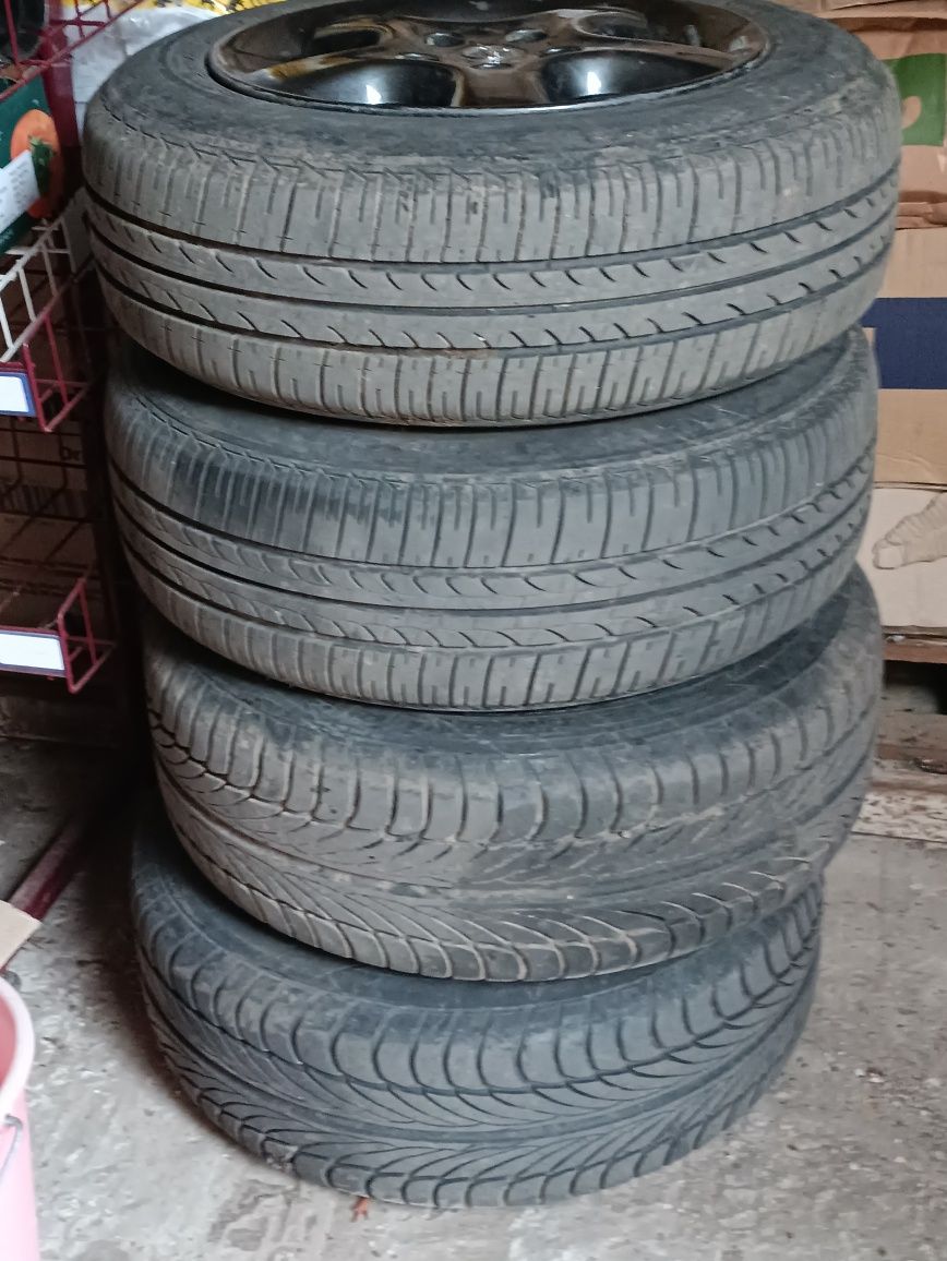 Продам диски з резиною  R15 5.110.7j
