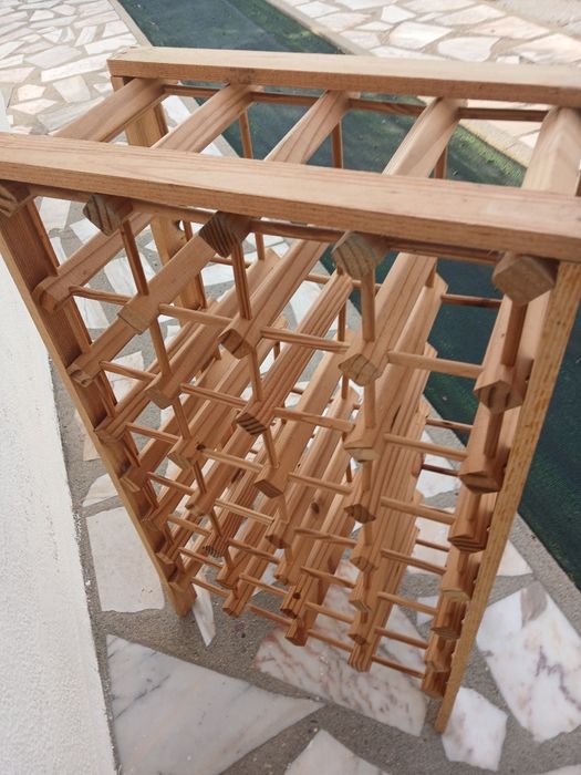 Garrafeira, mesmo sem garrafas da para servir de decoração.