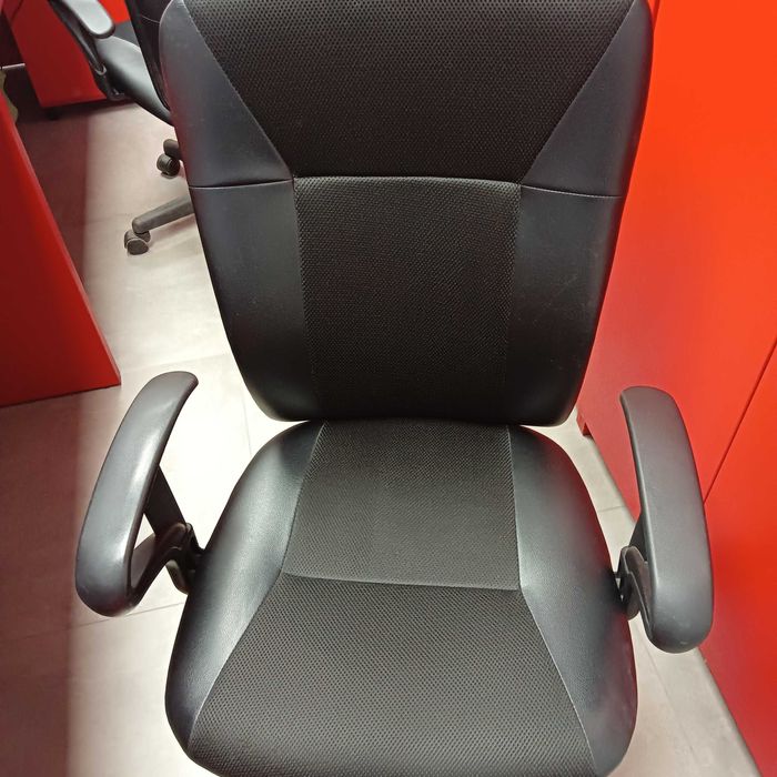 Fotel biurowy czarny