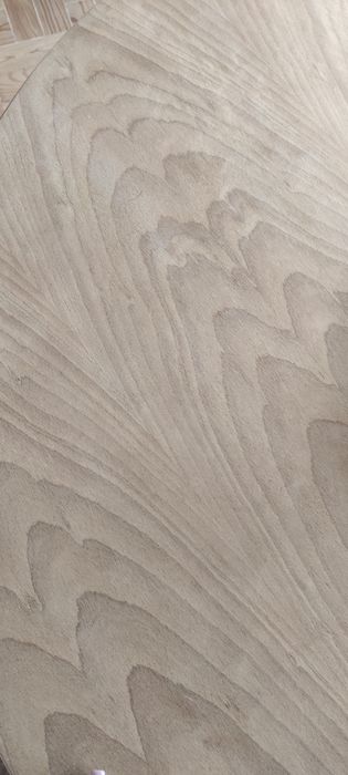 Mesa redonda de madeira