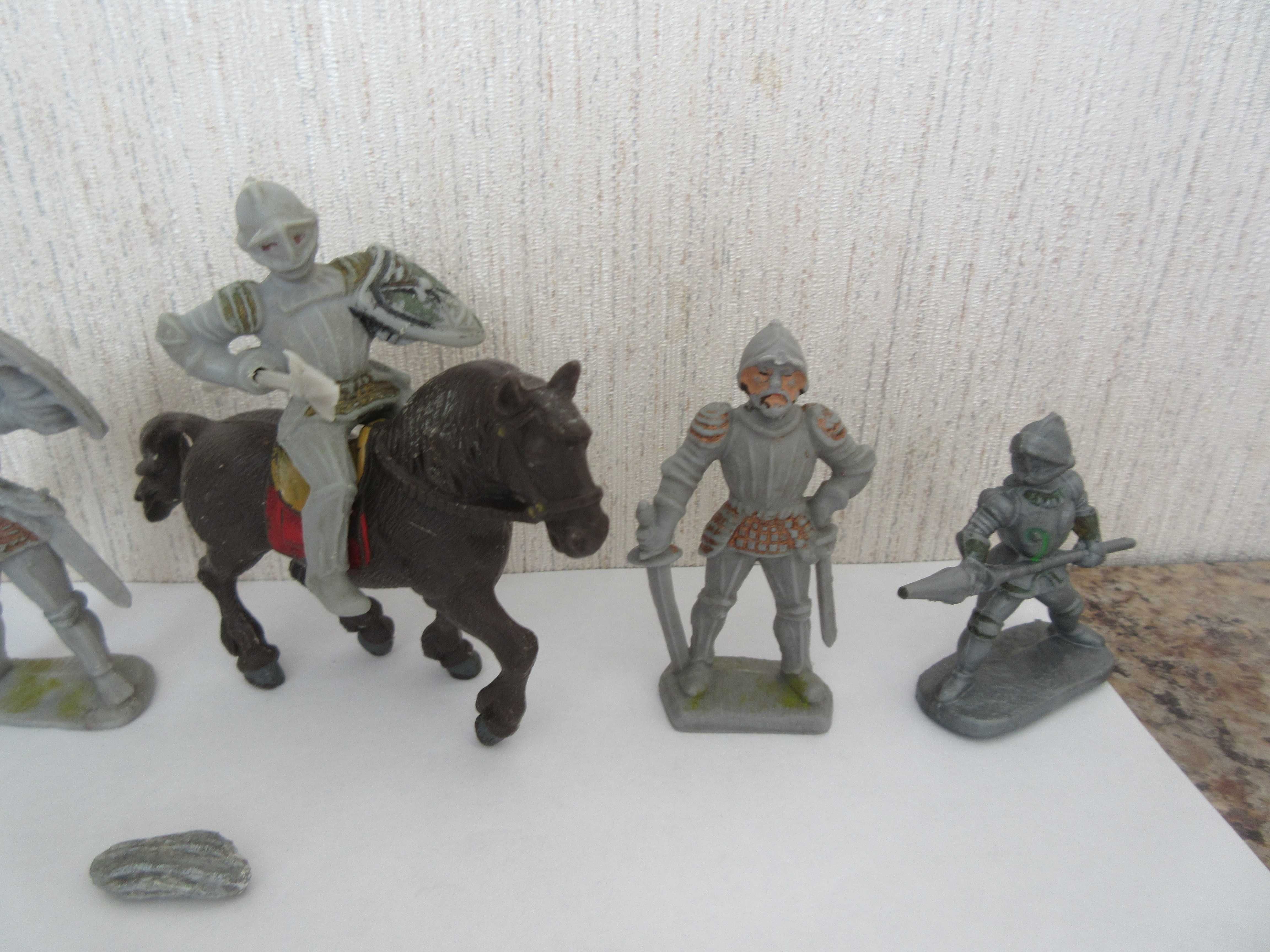 Рыцари, ковбой, солдатик, хвост для лошади ГДР 70-80гг.
