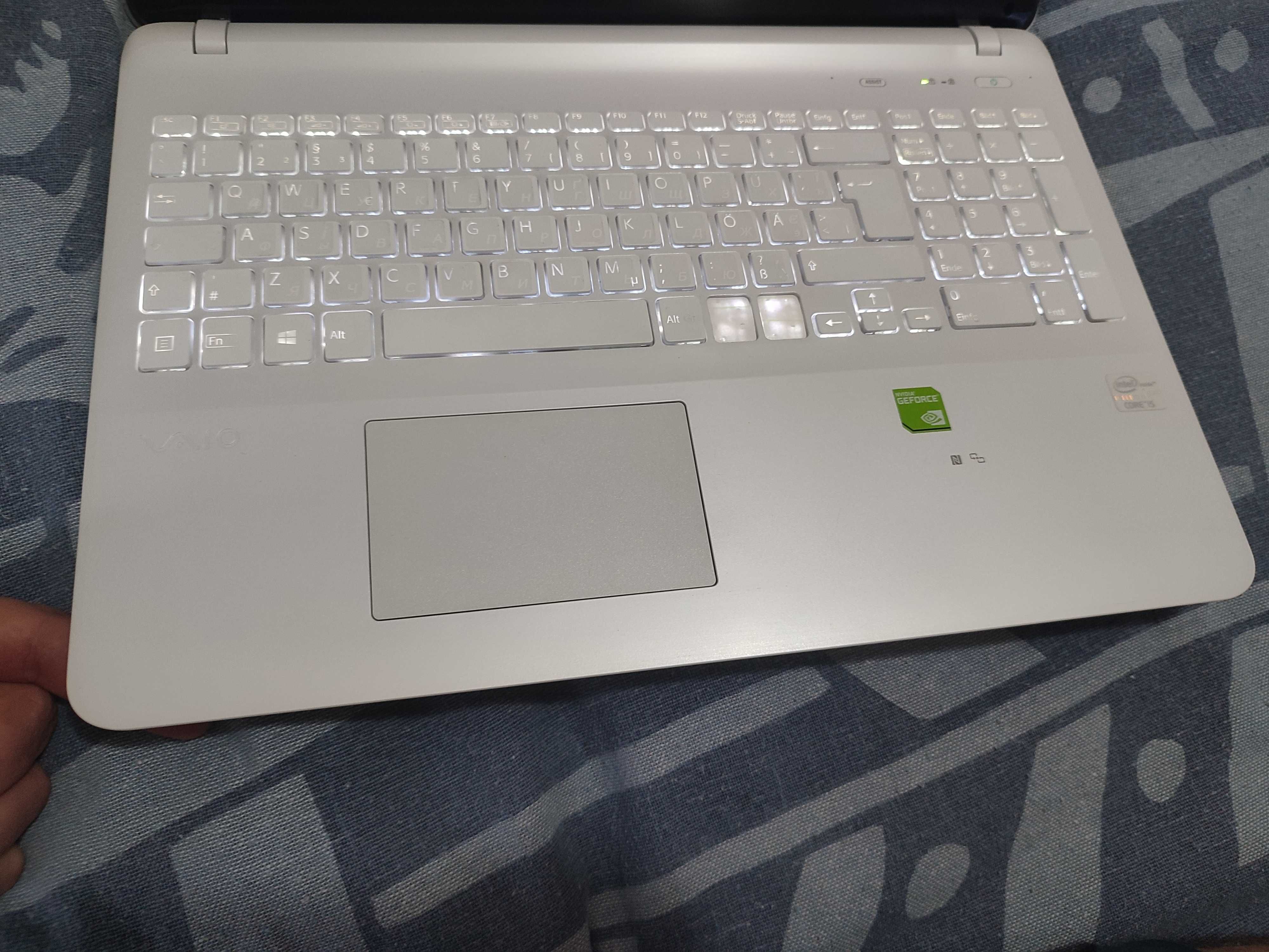Sony Vaio SVF-152A29M ®Core™i5-3337U (1.8-2.7ГГц/8Гб/750Гб/NFC/3год)