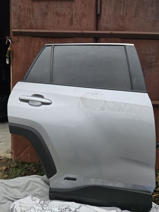 Двері в зборі Toyota Rav4 гібрид 2023року