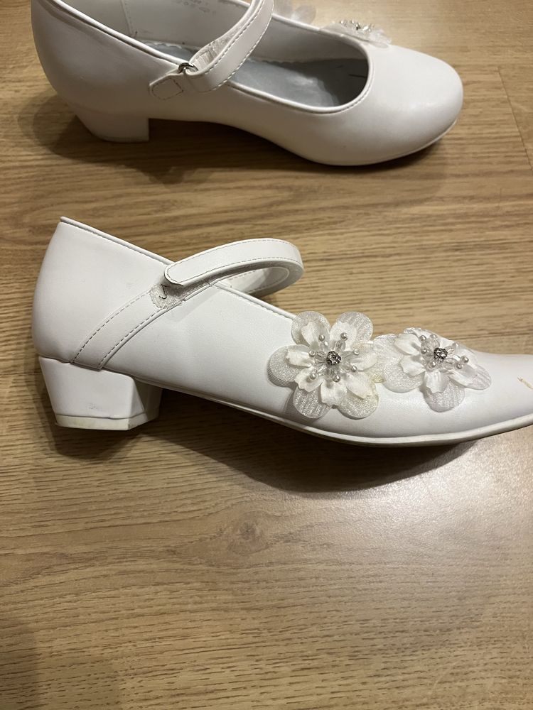 Buty komunijne r. 36