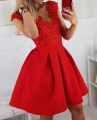 Śliczna czerwona sukienka
