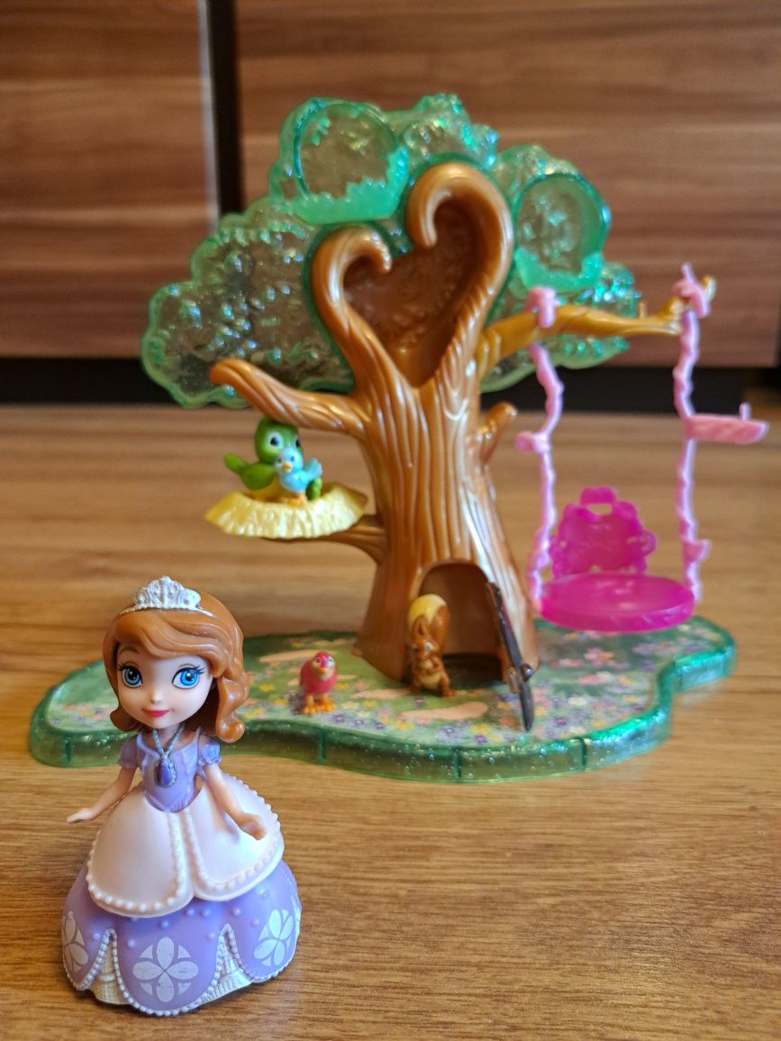 Księżniczka Zosia-figurki na huśtawce