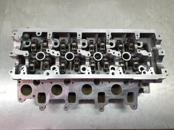 Colaça / cabeça do motor VOLKSWAGEN Golf VI (5K1)